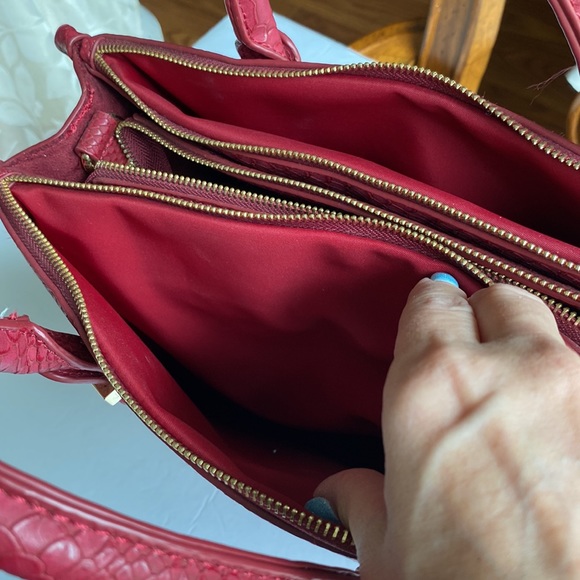 Axel elegant 4 compartments, 3 zipper structured crocodile burgundy  hand bag - Picture 11 of 17